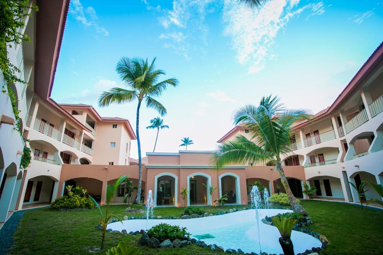 Majestic Colonial Punta Cana (Adults Only) Hotel Exterior photo The courtyard of the hotel